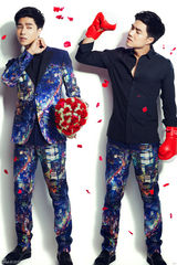 组图：袁成杰化身求婚囧男 玫瑰芭比浪漫加分