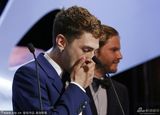 组图：评委会大奖诞双黄蛋 25岁导演多兰落泪