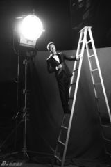 组图：佟大为登封面玩复古 绅士格调轻熟男魅力