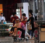 组图：小S带三女儿现身机场 独缺老公许雅钧