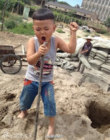 组图：萌娃工地销魂唱摇滚爆火 自曝喜欢萧敬腾