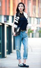 组图：景甜运动系街拍曝光 少女活力一览无余