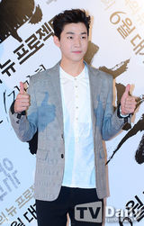 组图：《哭泣的男人》试映 玄彬宋茜崔始源助阵