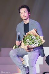 独家：宋承宪上海见面会 为粉丝冲咖啡