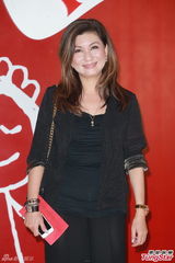 组图：郑希怡大婚热吻老公 欲为阿娇牵红线