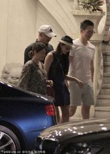 组图：王全安嫖娼被拘 与张雨绮恩爱常当众亲吻