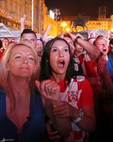 组图：世界杯美女球迷秀狂野 猛男担心老婆出轨