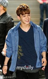 组图：汤唯EXO等出席首尔服装品牌发布会