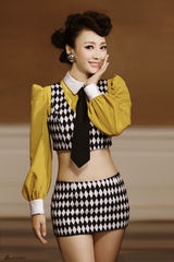 组图：柳岩《男神》MV热播 复古土妞造型惹人爱