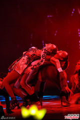 薛凯琪透视装激吻黄伟文 避谈房祖名把妹闯祸