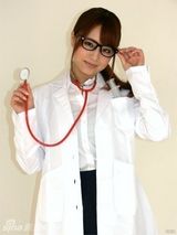 组图：吉泽明步助威世界杯 十八般姿态看不厌