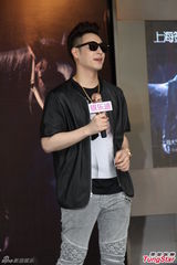 组图：潘玮柏自曝可能闪婚 拼命工作为了结婚生子