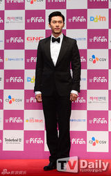 组图：星星继承者聚首 刘仁娜纤腰金宇彬长腿