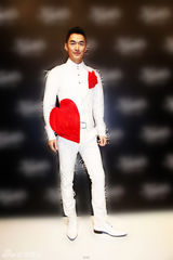 组图：董璇朱泳腾助阵慈善夜 呼吁儿童关爱