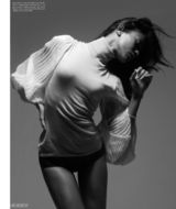 组图：佐伊-索尔达娜登杂志 黑白写真韵味足