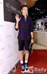 组图：少时Tiffany李玹雨等出席活动墨镜拉风