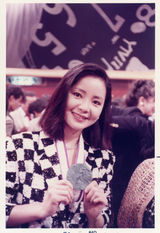 组图：邓丽君气质写真 娇俏少女蜕变巨星