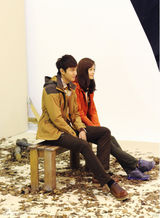 组图：李敏镐户外写真现场照曝光 帅气不失柔情