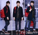 组图：韩星宋仲基背红包亮相新品会