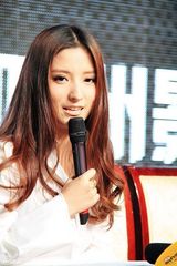 幻灯组图：华语榜中榜成都揭幕 潘玮柏张靓颖站台