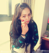 组图：武大女神微博走红 清新甜美运动风