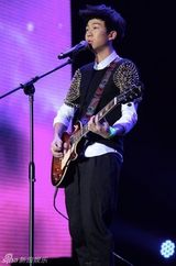 组图：快男上海巡演收官 于湉获封城市之星