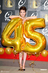 组图：林依晨白色抹胸裙亮相 担任金钟奖代言人