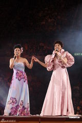 组图：汪明荃助阵关菊英演唱会 黄日华陈豪献唱