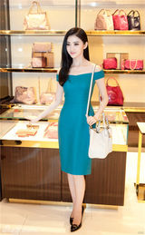 组图：景甜水蓝色礼服典雅靓丽 凤小岳帅气携手