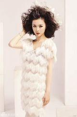 组图：龚洁曝清凉写真 肤白胜雪红唇娇艳