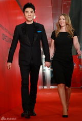 组图：EXO现身BTV环球春晚 黄牛票5000一张