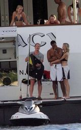 幻灯：伍兹与娇妻亲密照曝光 艾琳穿比基尼玩抱抱