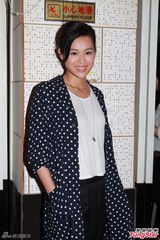 组图：陈豪胡杏儿《陪着你走》杀青