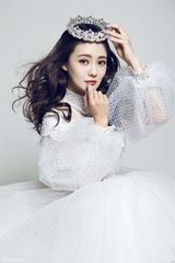 组图：樊蕊贵气婚纱写真优雅纯净美