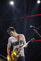 组图：朴树帅气回归 恒大音乐节周末变身狂欢日