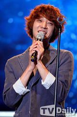 组图：SISTAR热裤劲舞 助阵慈善音乐会