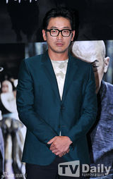 组图：韩片《群盗》试映 河正宇等出席