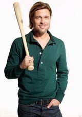 组图：布拉德-皮特拍运动写真 新郎官帅气挥棒