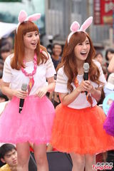 组图：Popu Lady挥汗热舞 女团拼出头不容易