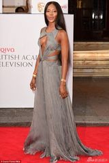 组图：黑珍珠赴英奥斯卡电视奖 中空长裙露美胸