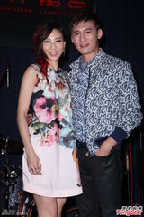 组图：温升豪唱情歌 要求加大声音怕输林凡