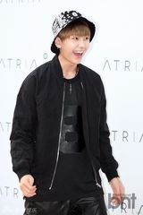 组图：少时秀英BTOB出席时装品牌活动