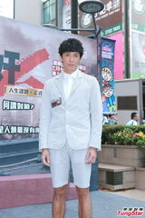 组图：郭晋安为宣传坐轮椅 田蕊妮假发像徐子珊