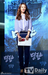 组图：长腿花美男李钟硕出席活动显羞涩