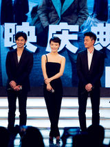 组图：王珞丹《后会无期》路演造型简约时尚