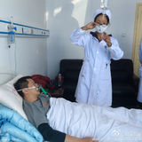 组图：李亚鹏嫣然西藏公益行发烧40度吸氧住院