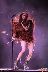 薛凯琪透视装激吻黄伟文 避谈房祖名把妹闯祸