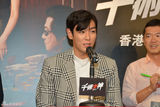 BigBang TOP到港宣传电影 摆搞怪POSE逗笑粉丝