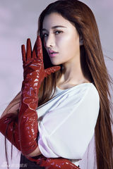 组图：张虹一魅惑写真 天使与魔鬼的双面结合