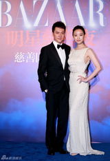 组图：芭莎明星慈善夜内场 成龙隔空飞吻范冰冰